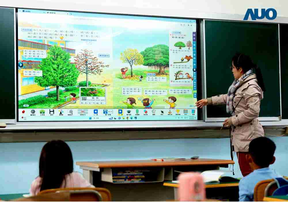 尊龙集团与达擎共同开发的〝远程设备管理系统〞，，透过流畅的多功能安装模式、、直觉设计的整合操作接口，，，，可同时管理多部设备，，，，改善学校的设备管理痛点