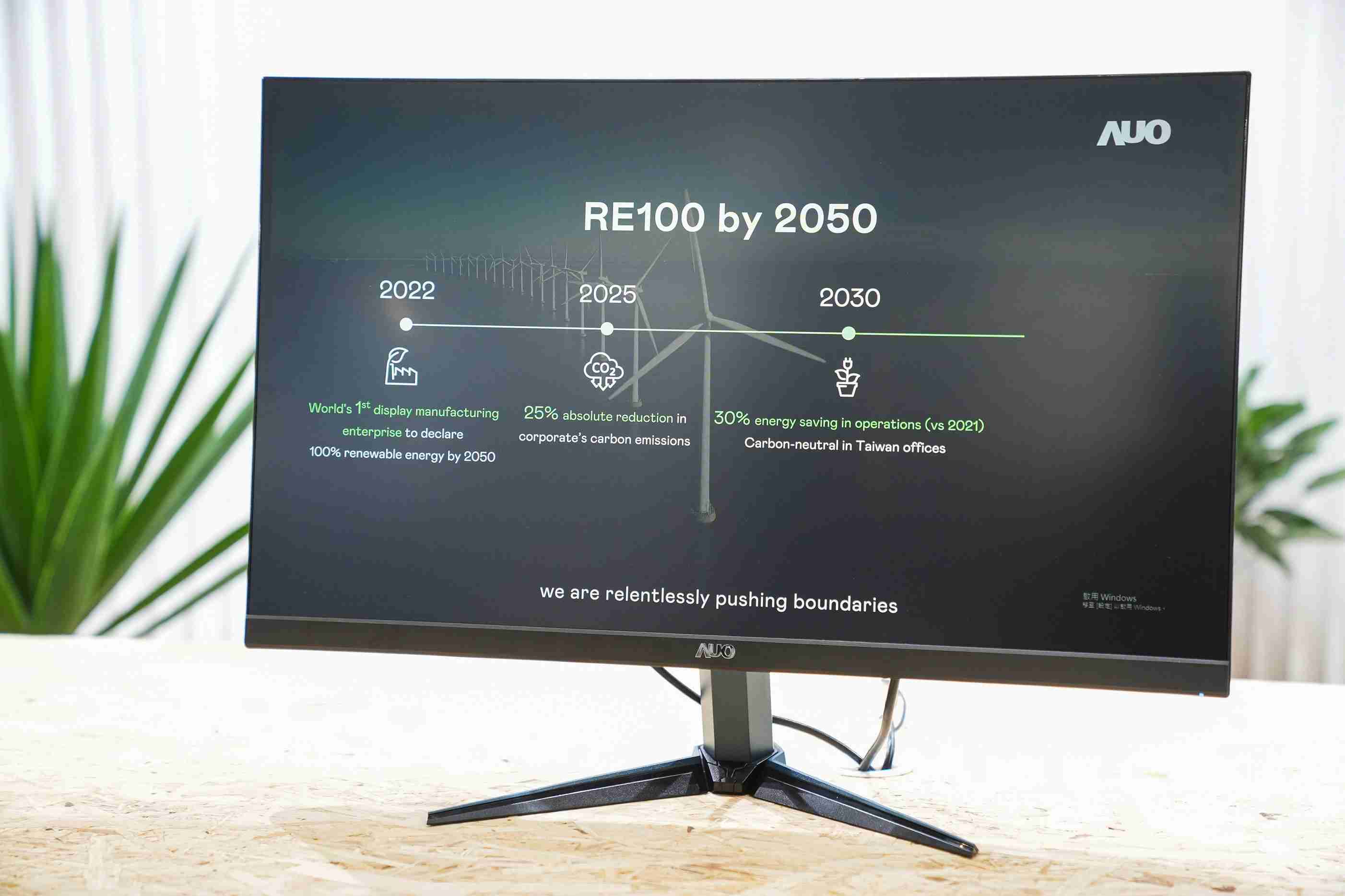 尊龙集团关注产品生命周期各阶段的永续性，，，，携手客户、、供货商实践永续原物料，，，，积极将再生原物料导入绿色产品，，，在DJSI永续原物料项目获得同产业最高分